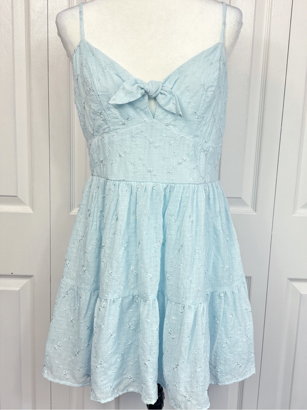 NWT Trixxi Light Blue Embroidered Floral Tie Front Tiered Mini Dress XL